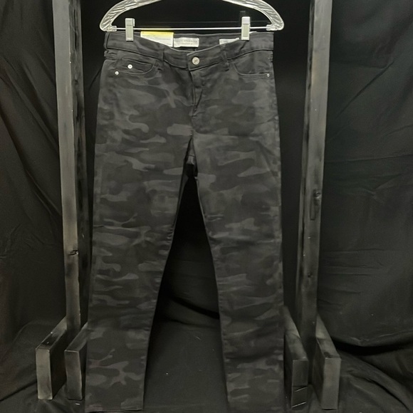 social standard by sanctuary Pants - Social Standard by Sanctuary- mid rise ankle skinny black camo. NWT